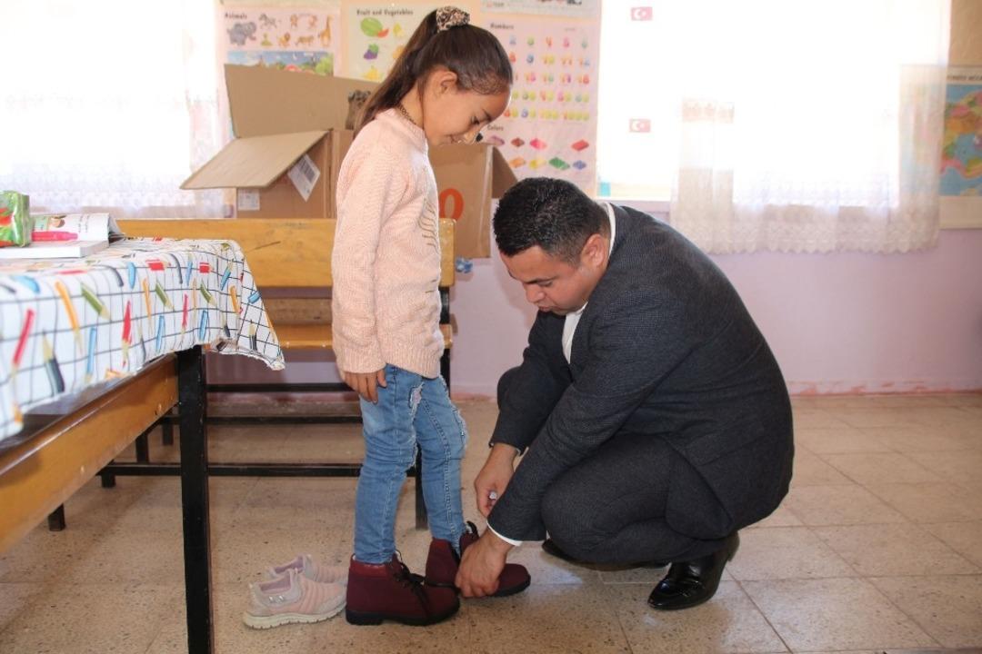 Kaymakam Avcı&rsquo;dan bot dağıtımı