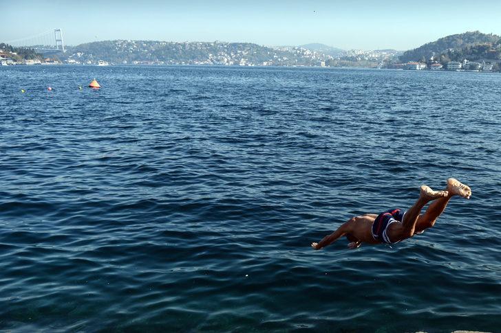 İstanbul Boğazı'nda şaşırtan görüntü! Kasım ayında... G2