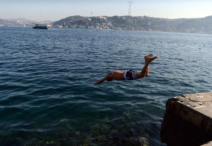 İstanbul Boğazı'nda şaşırtan görüntü! Kasım ayında... G4