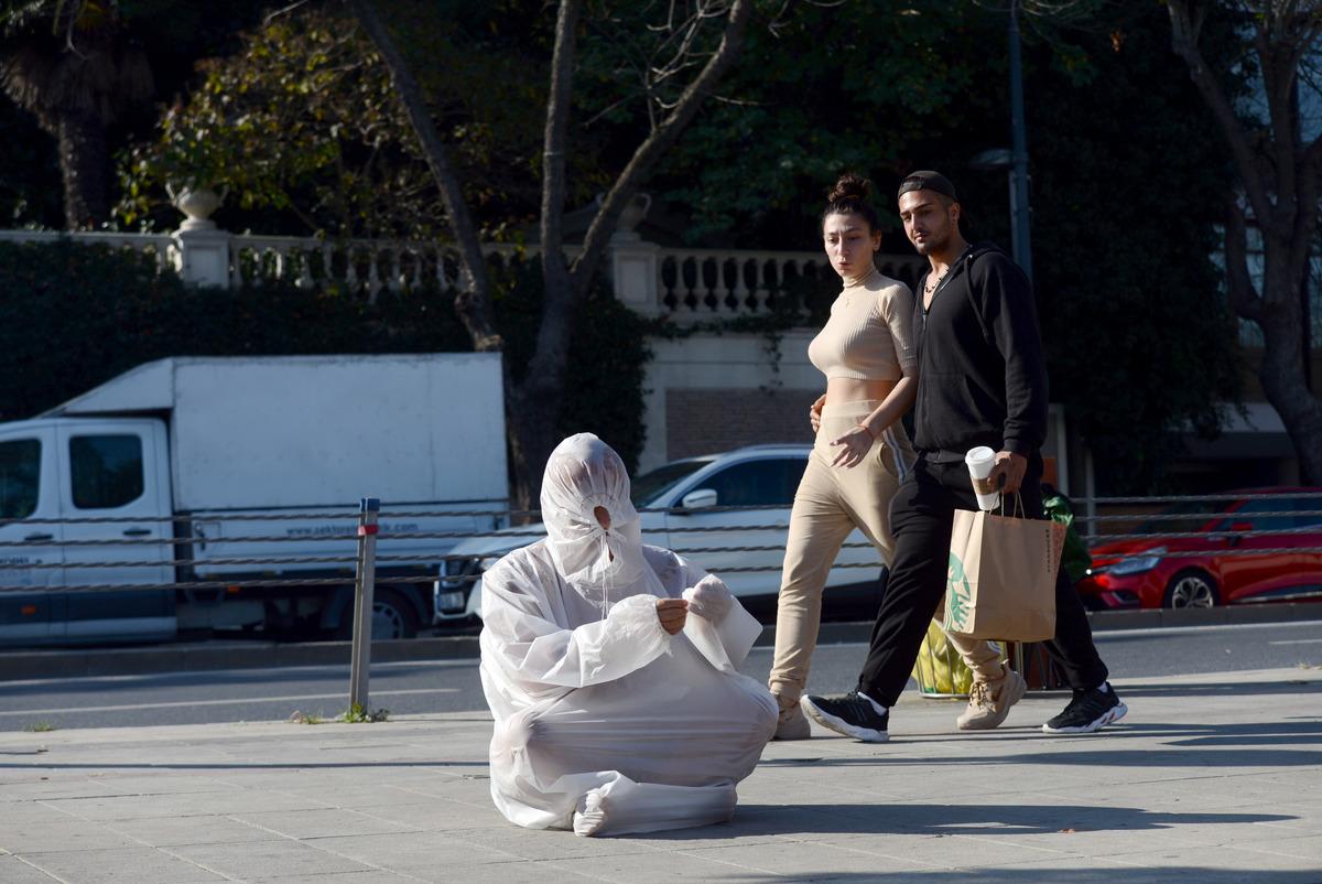 İstanbul Boğazı'nda şaşırtan g&ouml;r&uuml;nt&uuml;! Kasım ayında...