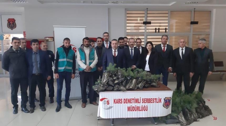 Kars Cumhuriyet Başsavcılığı fidan dağıttı