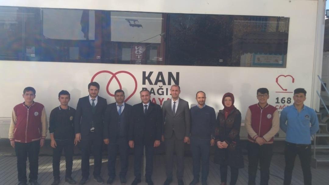 Horasan&rsquo;da &ouml;ğretmen ve &ouml;ğrencilerden Barış Pınarı Harekatı&rsquo;na kan bağışlı destek