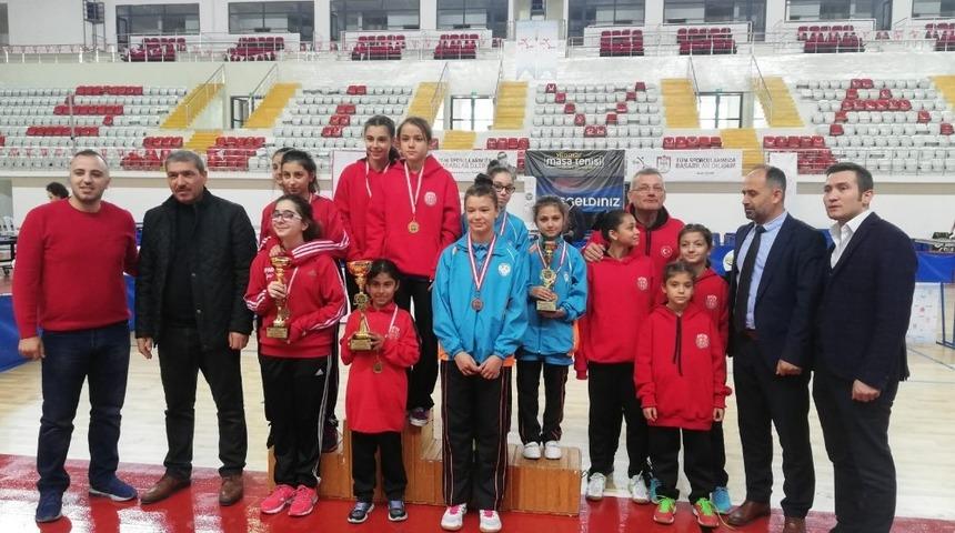 Kocasinan Masa Tenisi Takımı Sivas’tan derecelerle Döndü