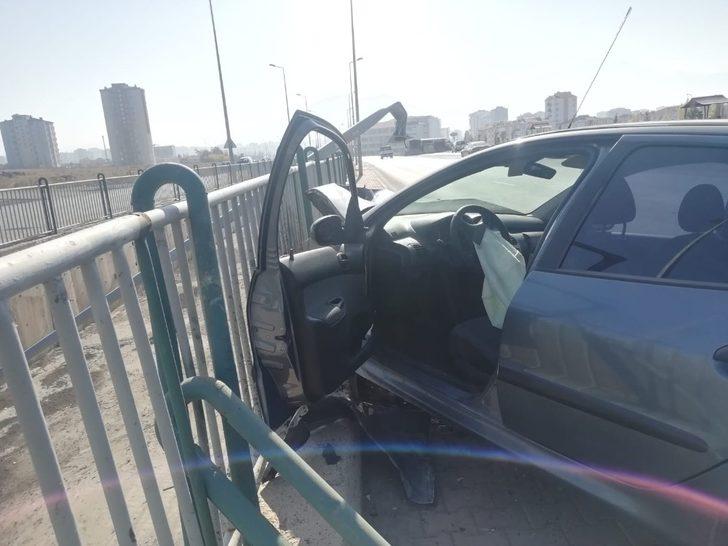 Kontrolünü kaybeden sürücünün kullandığı araç kanala uçmaktan son anda kurtuldu G1