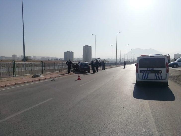 Kontrolünü kaybeden sürücünün kullandığı araç kanala uçmaktan son anda kurtuldu G4