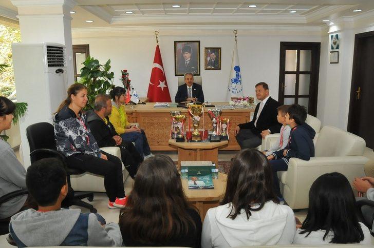 Başkan Akkaya’dan şampiyon sporcuya altın G1