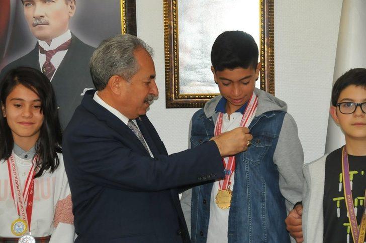 Başkan Akkaya’dan şampiyon sporcuya altın G2