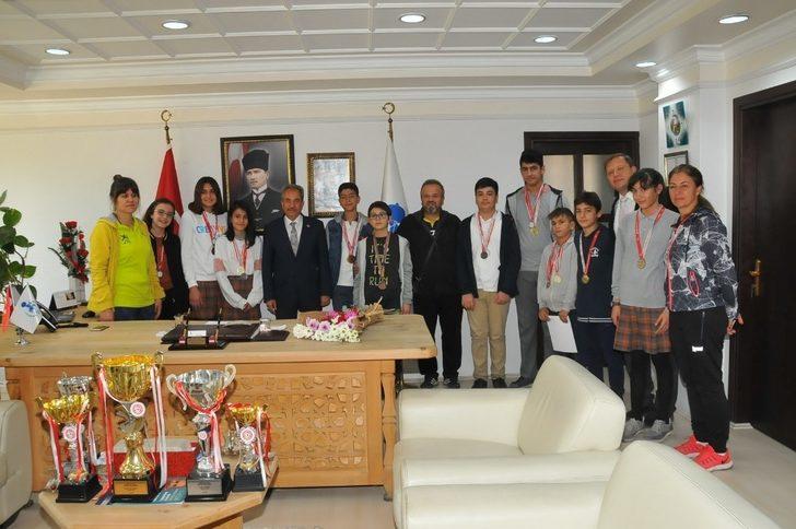 Başkan Akkaya’dan şampiyon sporcuya altın G3