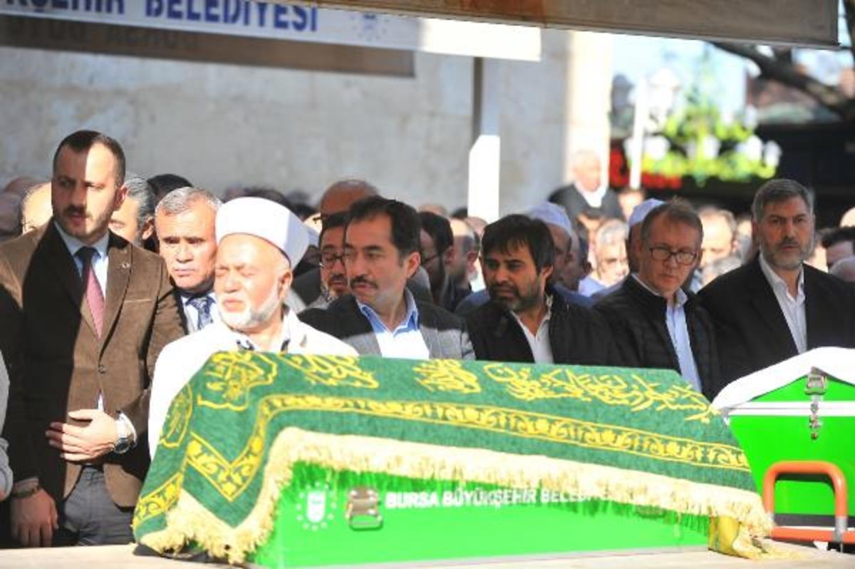 İmamın en zor anları! Oğlu ve torununun cenaze namazını g&ouml;zyaşlarıyla kıldırdı