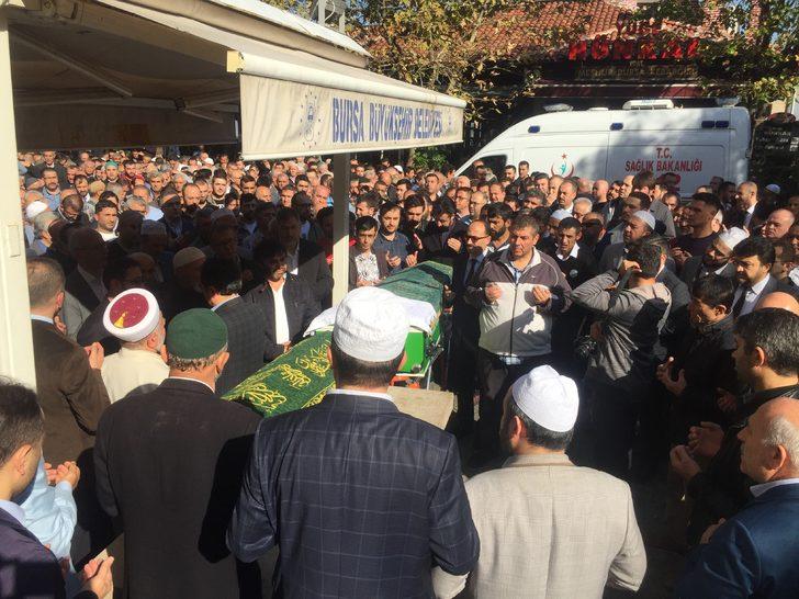 İmamın en zor anları! Oğlu ve torununun cenaze namazını gözyaşlarıyla kıldırdı G2