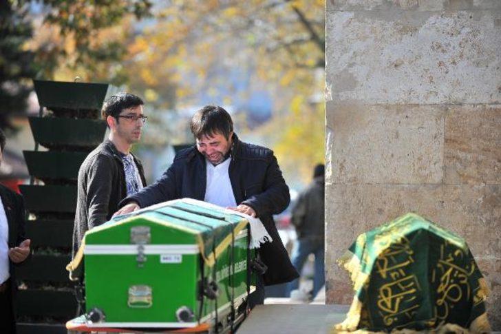 İmamın en zor anları! Oğlu ve torununun cenaze namazını gözyaşlarıyla kıldırdı G4