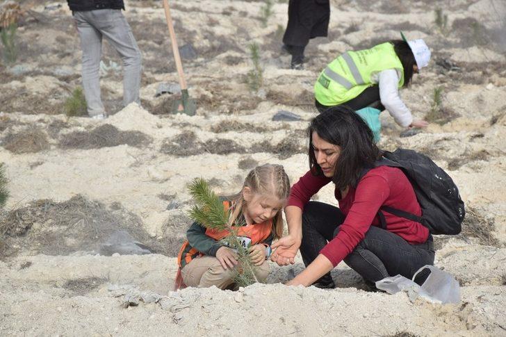 Diktiği fidanlarla birlikte büyüyecek G3