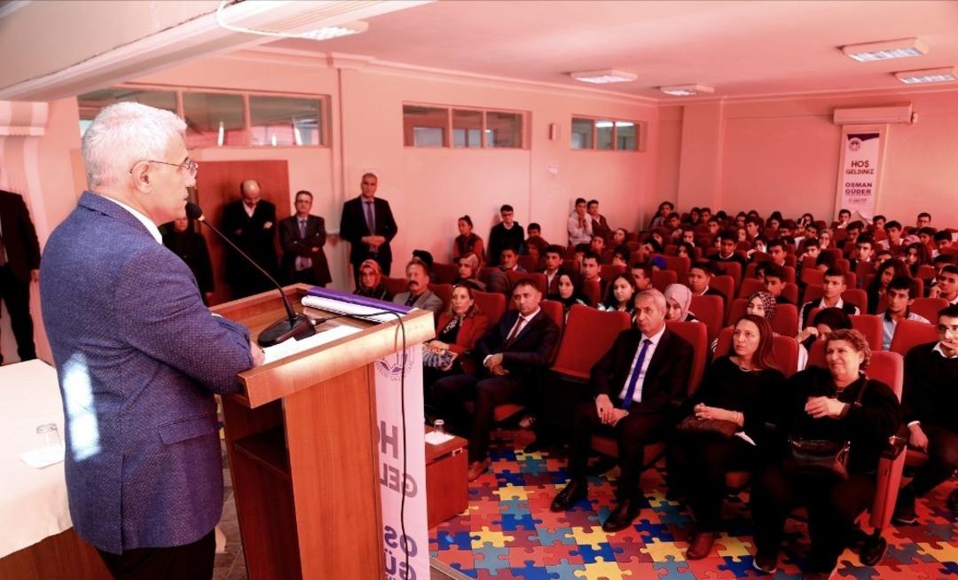 Başkan G&uuml;der &ouml;ğrencilerle buluştu