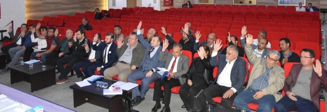 Siyaseti bir kenara bırakıp il&ccedil;eleri i&ccedil;in el ele verdiler