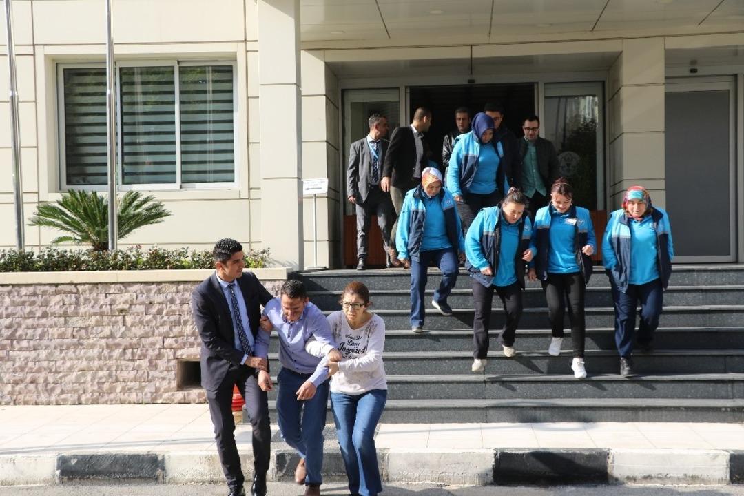 Manisa B&uuml;y&uuml;kşehir Belediyesinin tatbikatı ger&ccedil;eği aratmadı