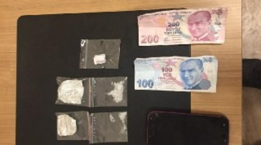 Uyuşturucu tacirleri su&ccedil;&uuml;st&uuml; yakalandı