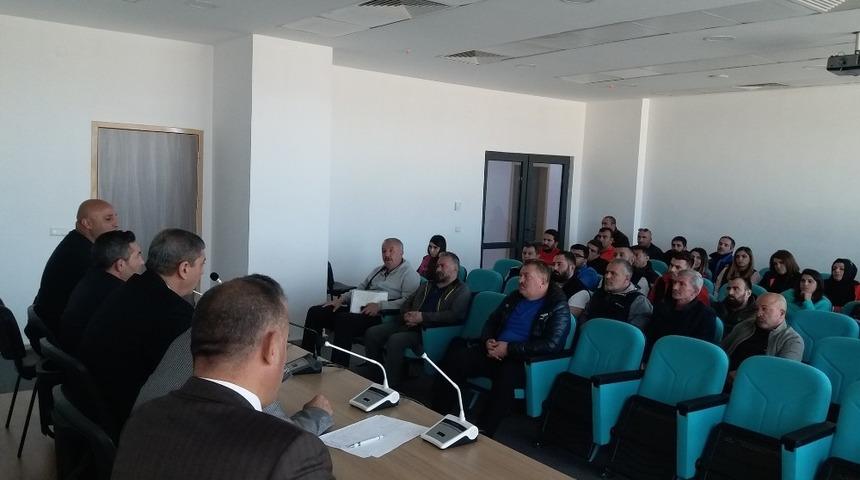 M&uuml;d&uuml;r Tun&ccedil;, antren&ouml;rlerle toplantı yaptı