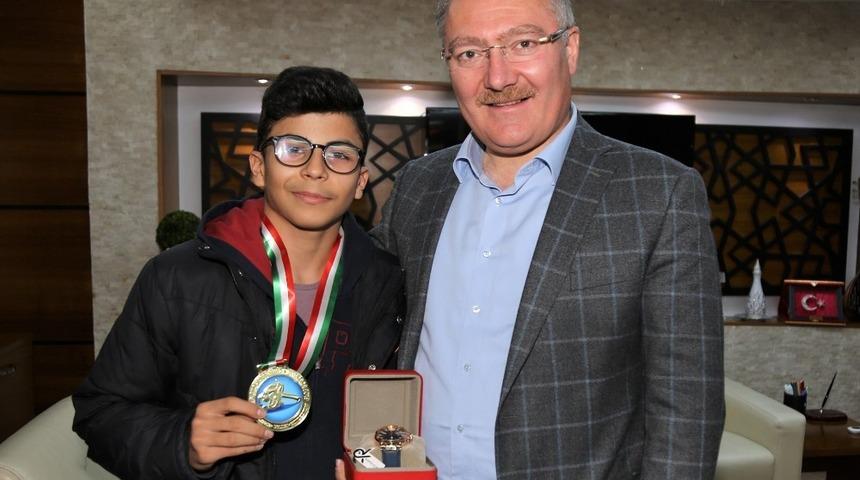 Şampiyondan Başkan Bilgin&rsquo;e ziyaret