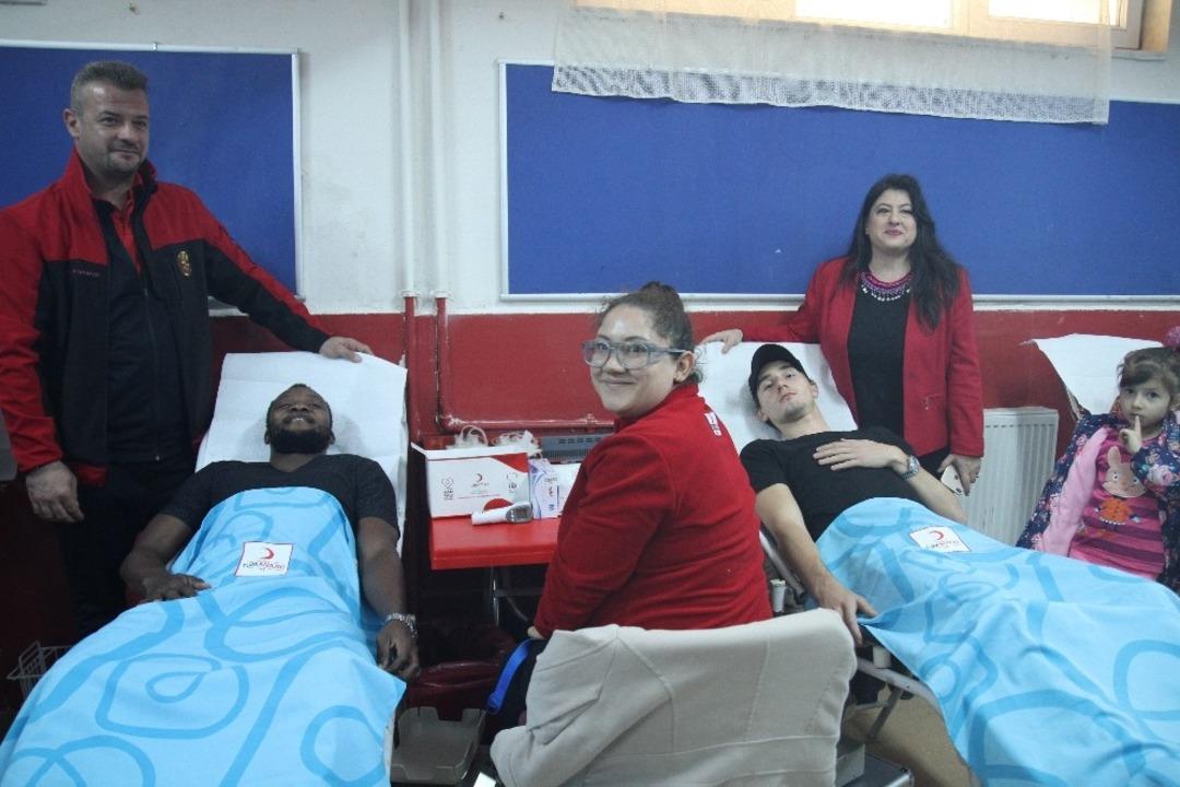 Eskişehirsporlu oyunculardan kan bağışına destek