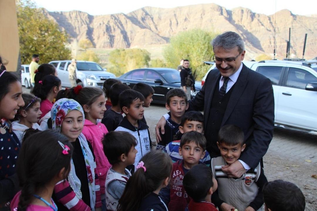 Vali Ekinci, &ldquo;Bizleri g&uuml;&ccedil;l&uuml; ve farklı kılacak olan şey beraberliğimizdir&rdquo;