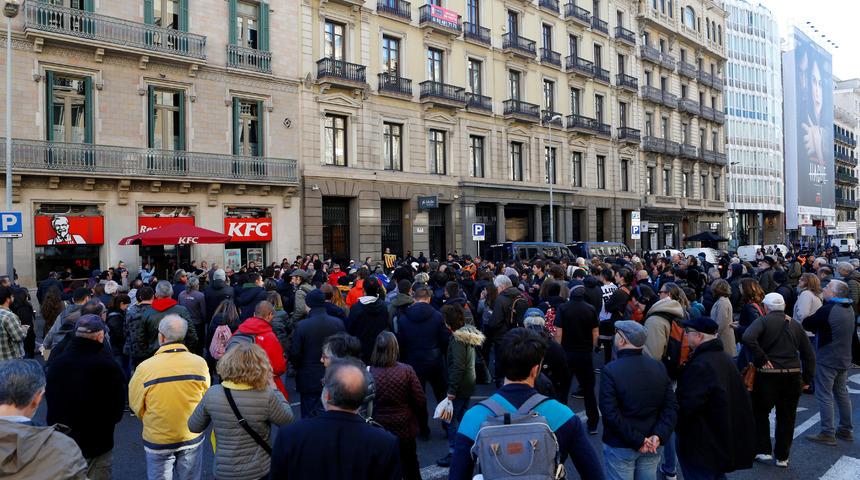 Protestocular, İspanya-Fransa sınırında otoyol kapattı