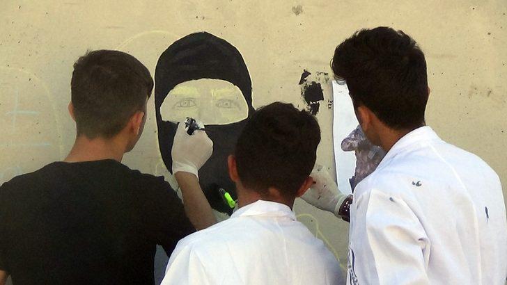 Öğrenciler 57 metre uzunluğundaki duvara polis resimleri işledi G1