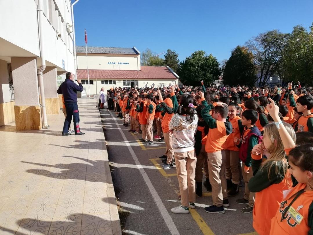 Erzincan itfaiyesi bilin&ccedil;lendiriyor