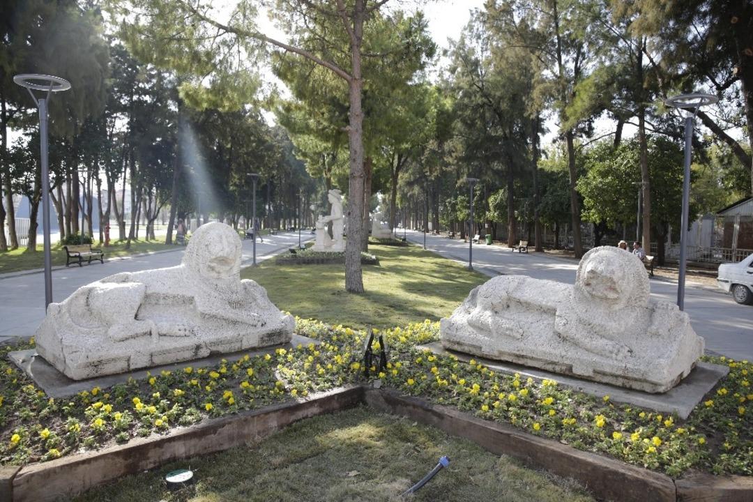 Yıkılan eski stadyum alanı park olarak hizmete girdi