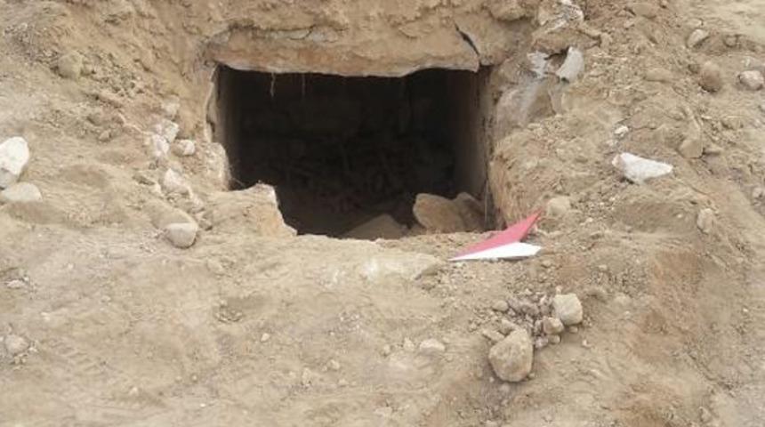 &Uuml;niversite kamp&uuml;s&uuml;nde bulundu! Mezar odası ve 4 iskelet