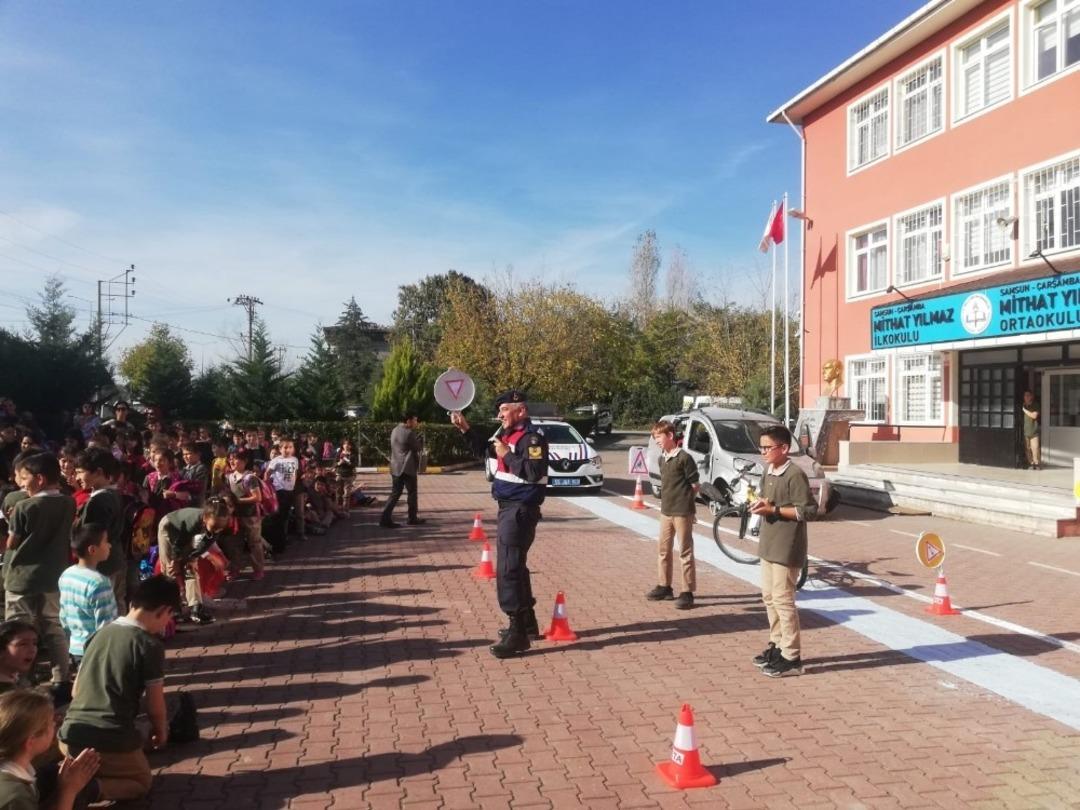Samsun Jandarmadan &ldquo;Yaya Trafik Eğitim Parkuru&rdquo;  uygulaması