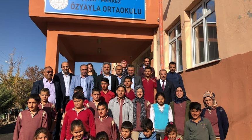AK Parti milletvekili A&ccedil;ıkg&ouml;z, &Ouml;zyayla Ortaokulunu ziyaret etti