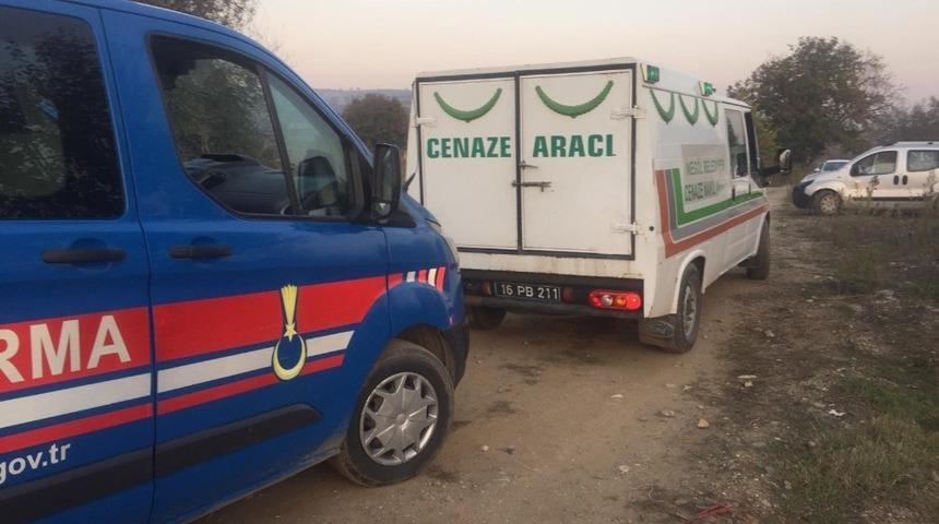 Gölette çürümüş erkek cesedi bulundu