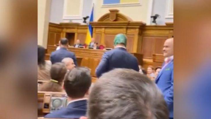 Milletvekili parlamentoya Joker maskesiyle geldi! G2