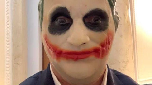 Milletvekili parlamentoya Joker maskesiyle geldi!