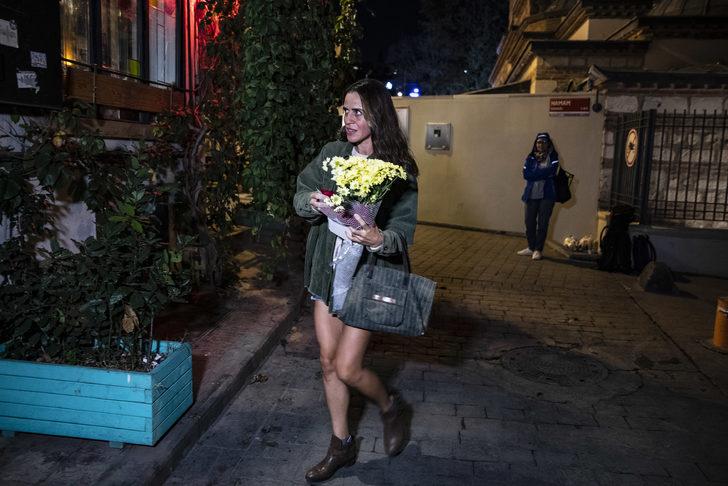 Ölen eski İngiliz istihbarat subayının ofisinin önüne 'ailesi adına' çiçek bırakıldı G5