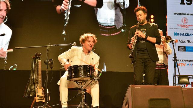 Goran Bregovic İstanbul'da hayranlarıyla buluştu! Serkan Çağrı klarnetiyle eşlik etti