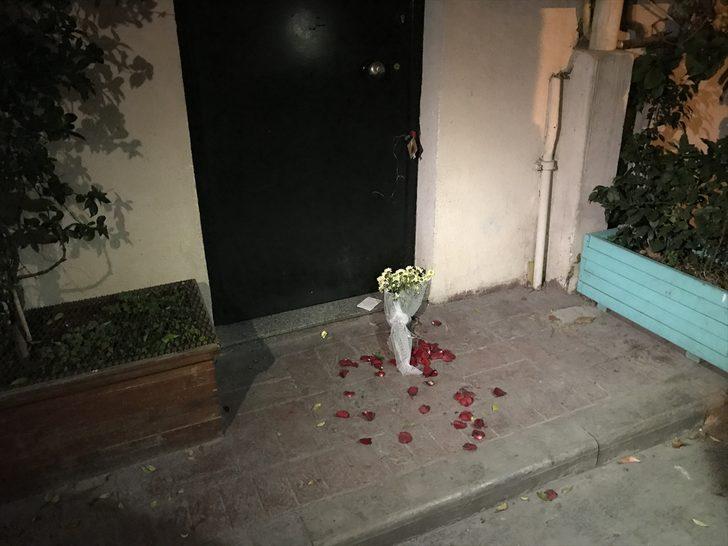 Ölen eski İngiliz istihbarat subayının ofisinin önüne 'ailesi adına' çiçek bırakıldı G4