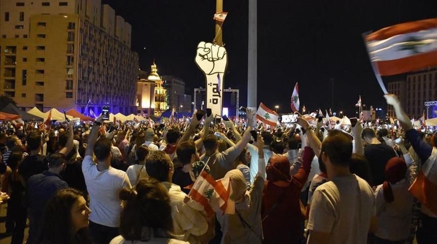 Lübnan Cumhurbaşkanı Avn'ın konuşması halkı sokağa döktü