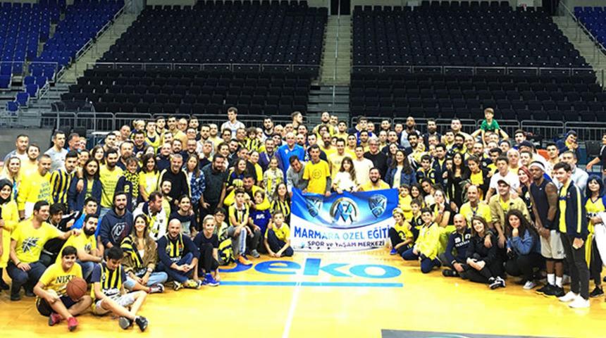 Fenerbahçe Beko’ya taraftarlardan moral ziyareti