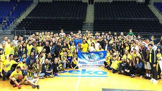 Fenerbahçe Beko’ya taraftarlardan moral ziyareti