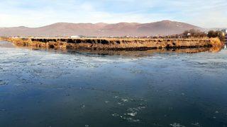 Kura Nehri buzla kaplanıyor!