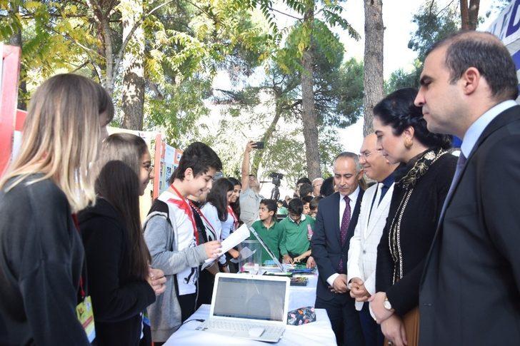 Nazilli Şehitler Ortaokulu’nda TÜBİTAK 4006 Bilim Fuarı açıldı G3
