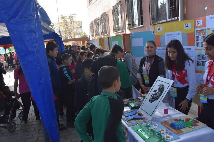 Nazilli Şehitler Ortaokulu’nda TÜBİTAK 4006 Bilim Fuarı açıldı G5