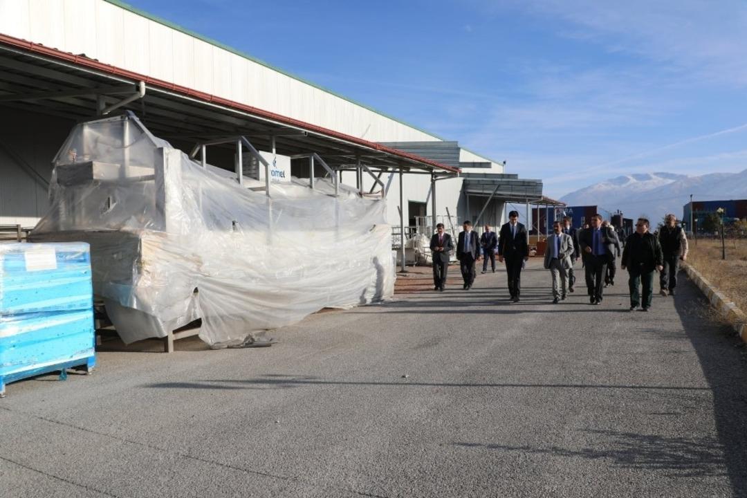 Vali Arslantaş, S&uuml;t İşleme Tesisinde incelemelerde bulundu
