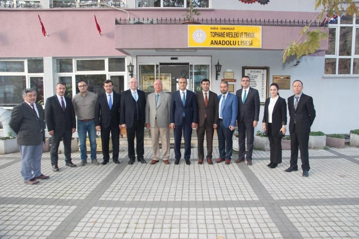 T&uuml;rkiye&rsquo;de bir ilk...Lisede mikromekanik b&ouml;l&uuml;m&uuml; a&ccedil;ıldı, gen&ccedil;ler işsiz kalmayacak