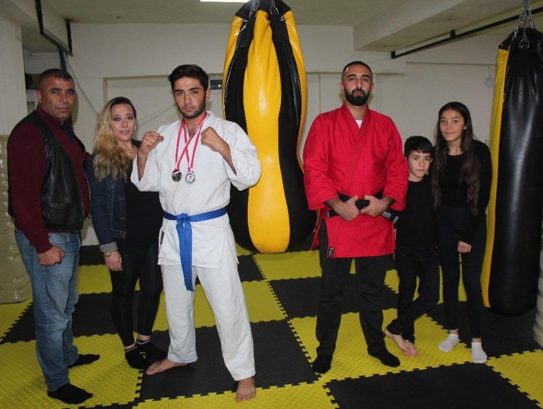 Alaşehirli gen&ccedil; sporcu d&uuml;nya &uuml;&ccedil;&uuml;nc&uuml;s&uuml; oldu