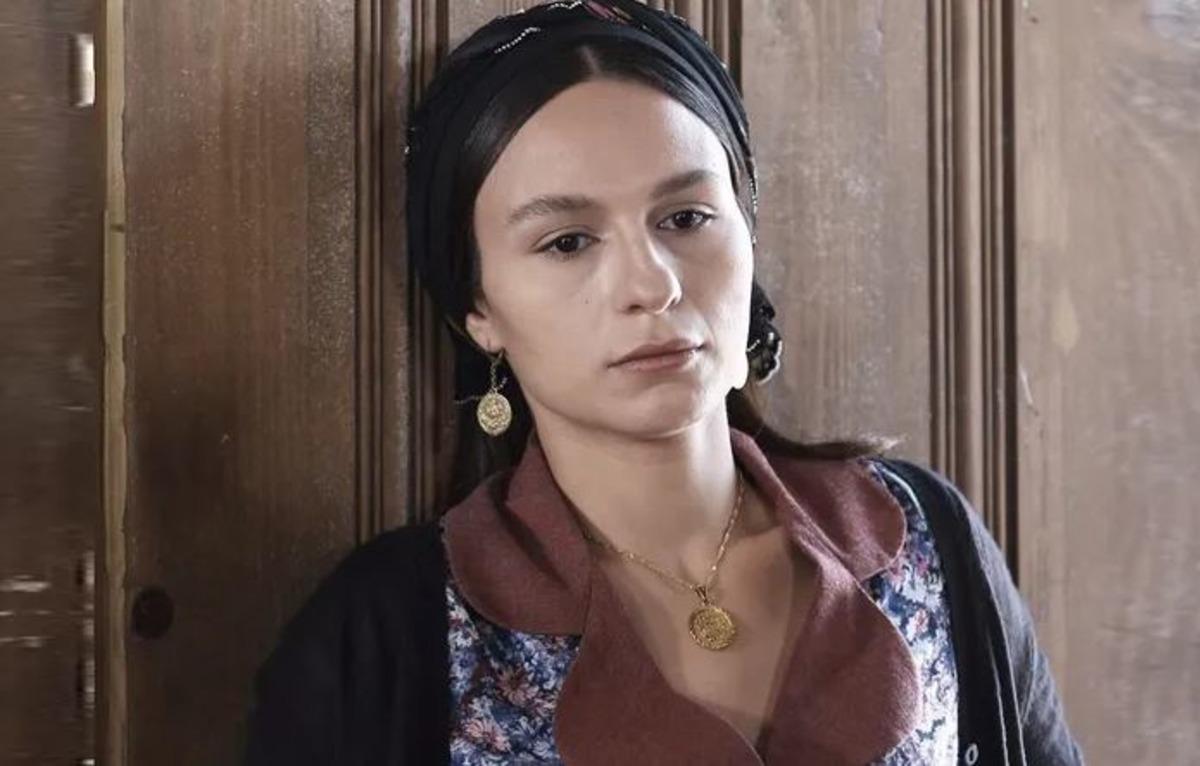 Bir Zamanlar &Ccedil;ukurova'nın Saniye'si Selin Yeninci pozlarıyla olay oldu