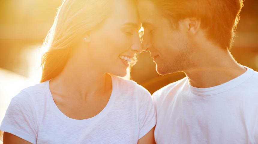 Partneriniz &ouml;p&uuml;ş&uuml;rken g&ouml;zlerini a&ccedil;ık tutuyorsa dikkat!