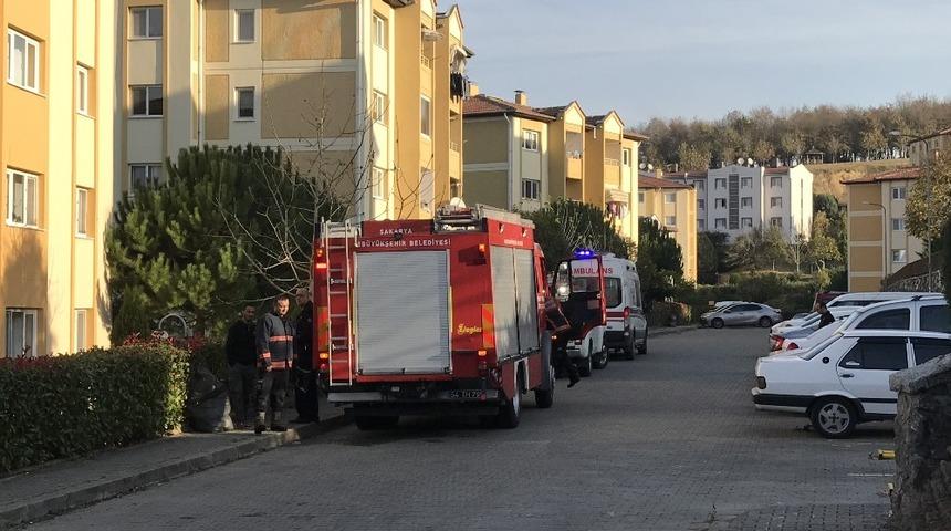 Ev yangınında bir kişi dumandan etkilendi