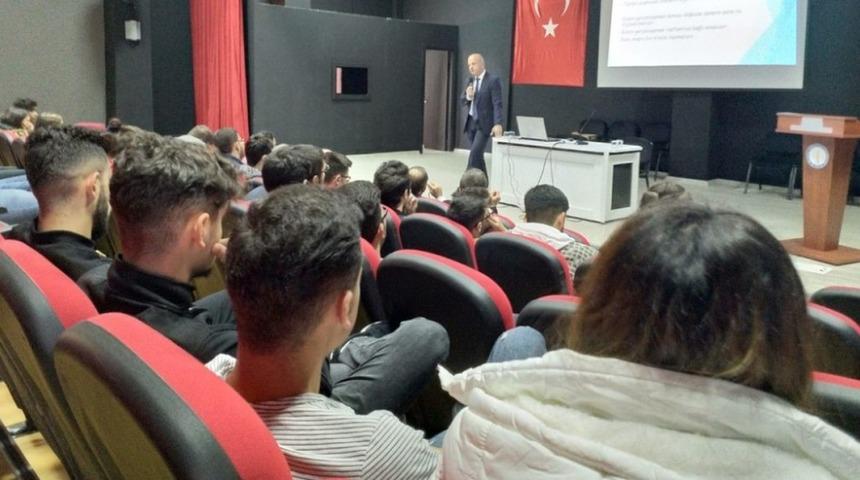 Domani&ccedil; Hayme Ana MYO&rsquo;da sigortacılık konuşuldu